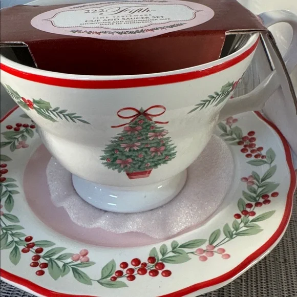 Christmas Beautiful 222 Fifth Pink Teapot With Christmas Tree And Tea Cups.
